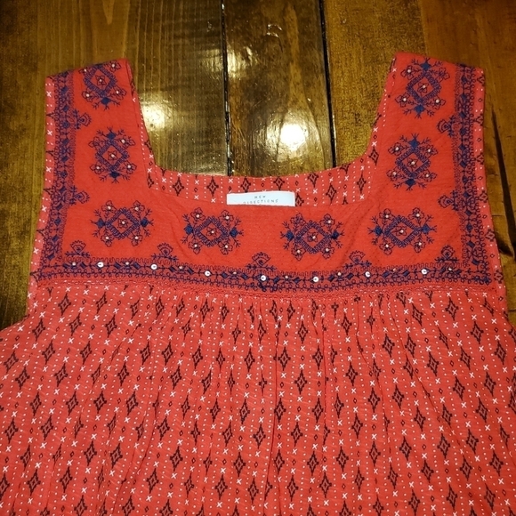 New Directions curvy red sleeveless top with white & blue flowers - Picture 3 of 8